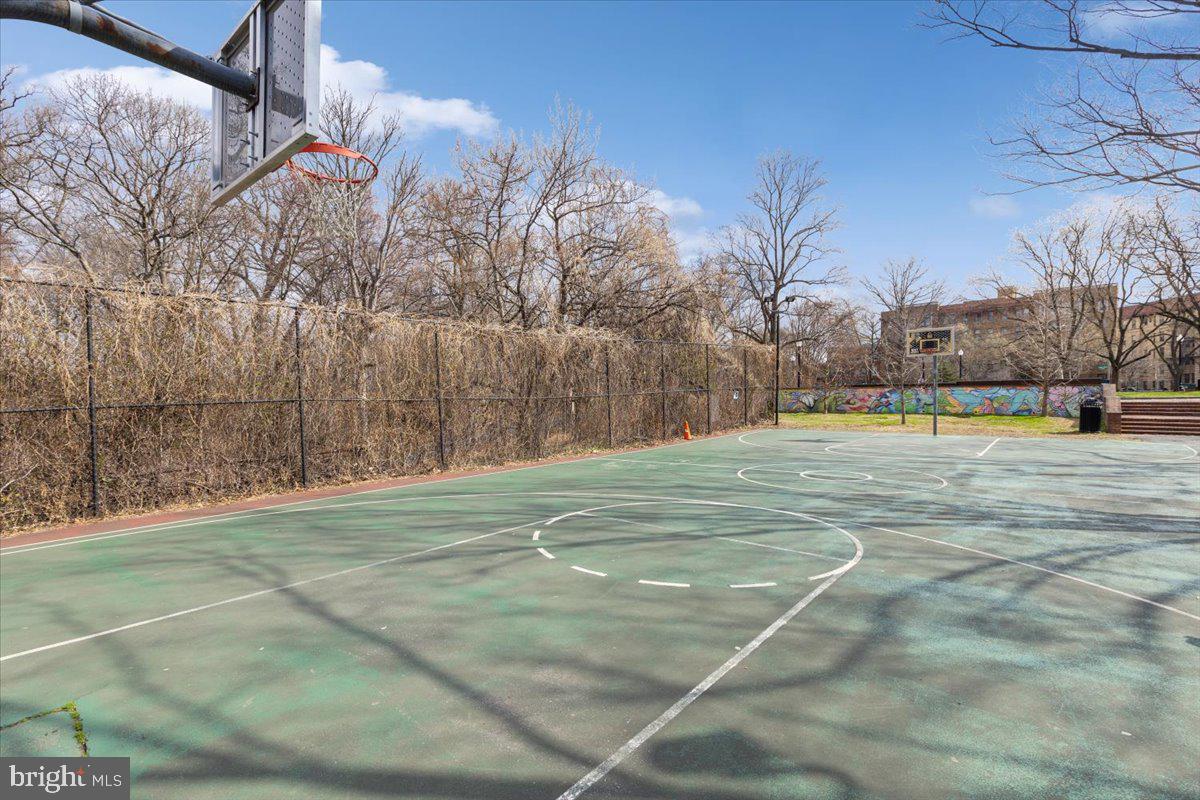 1949 Calvert Street Northwest, Unit E Washington, DC 20009 - Photo 26 of 29 a view of a tennis court