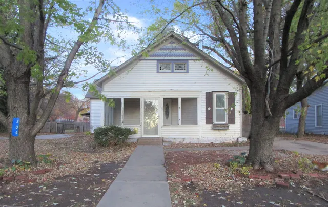 $89,900 | 304 Spruce Street, Halstead, KS 67056