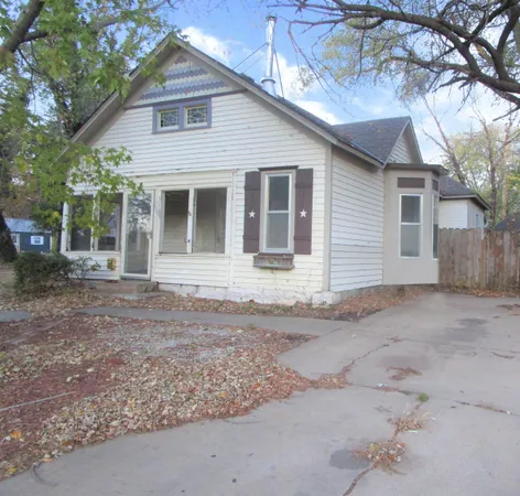 $89,900 | 304 Spruce Street, Halstead, KS 67056