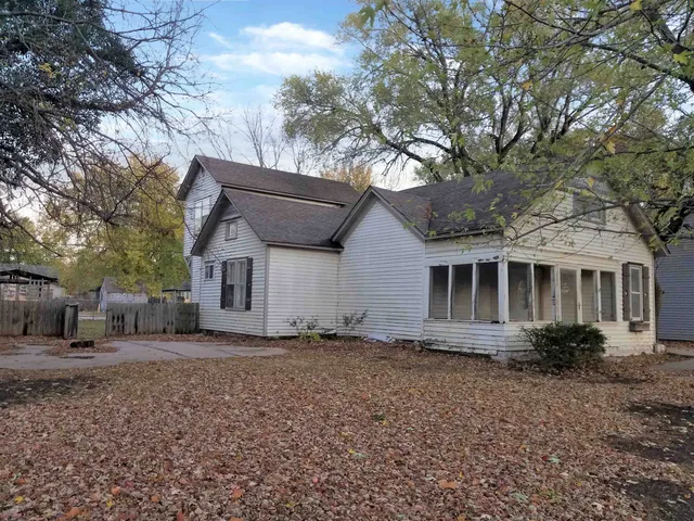 $89,900 | 304 Spruce Street, Halstead, KS 67056
