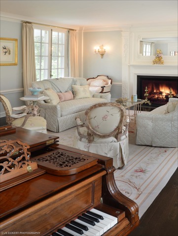 771 Washington Road Lake Forest, IL 60045 - Photo 8 of 25 a living room with furniture and a fireplace