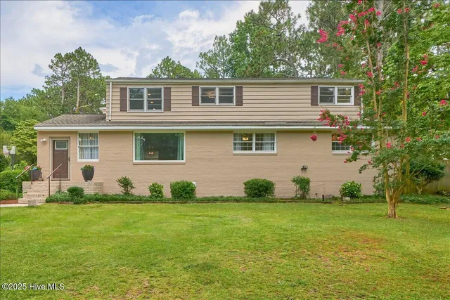 $2,200 | 825 North Saylor Street, Southern Pines, NC 28387
