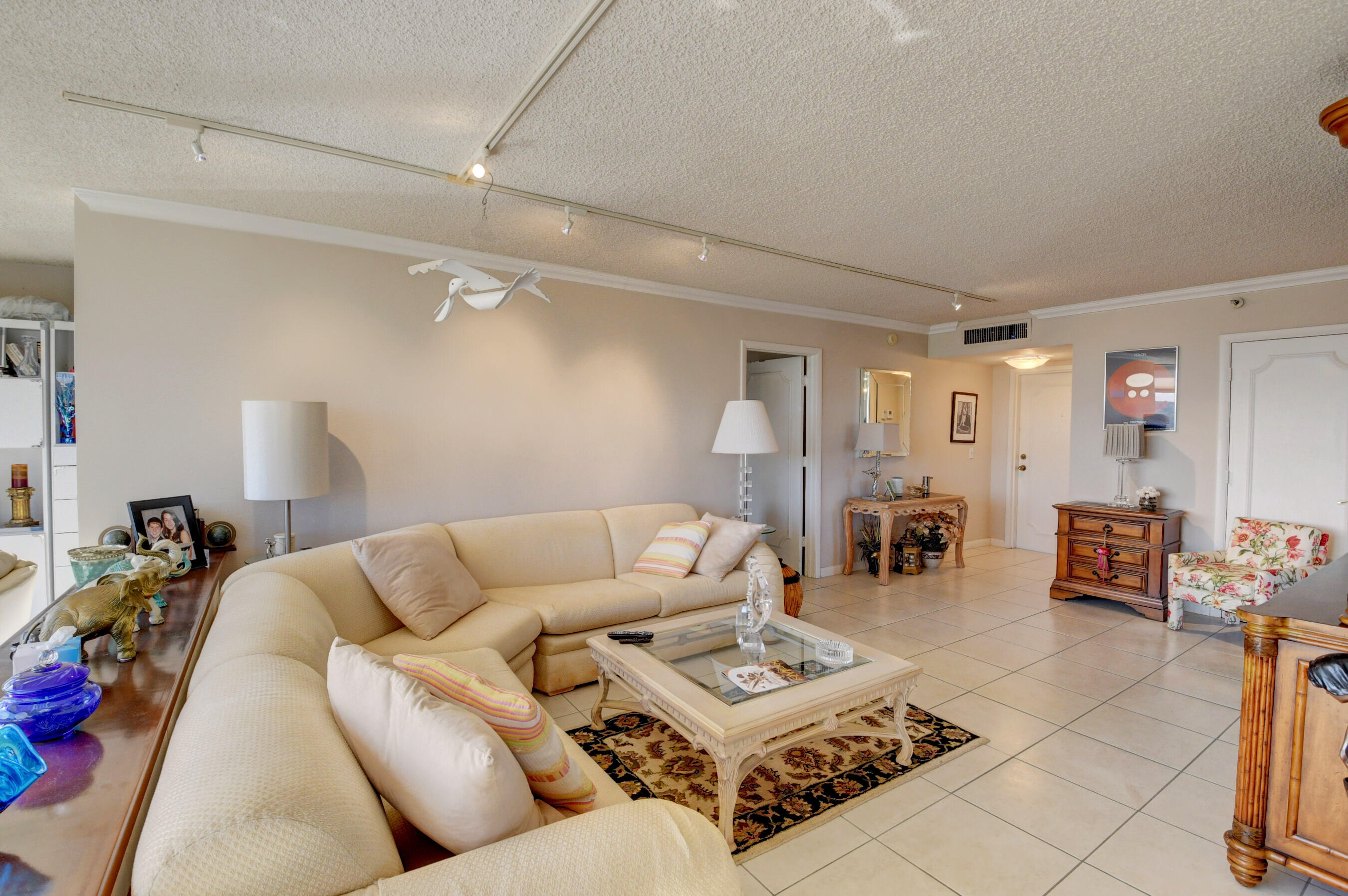 7754 Lakeside Boulevard, Unit 441 Boca Raton, FL 33434 - Photo 7 of 35 Living