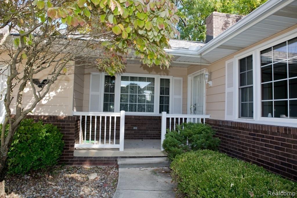 4890 East Dunbar Road Monroe, MI 48161 - Photo 2 of 18 Dunbar 4890 E Front Porch.jpg