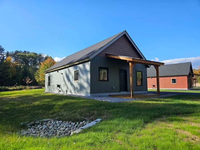 $2,500 | 24 Steele Drive, Unit 1, North Woodstock, NH 03262