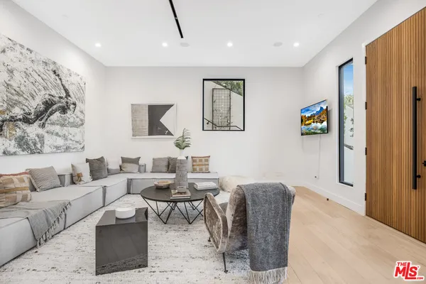 $17,850 | 3101 Belden Drive, Los Angeles, CA 90068
