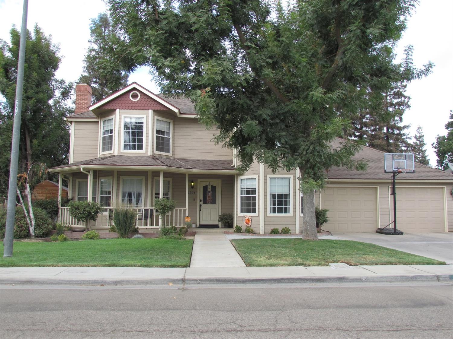 1574 West Eymann Avenue Reedley, CA 93654 - Photo 1 of 40 Gallery Image 1