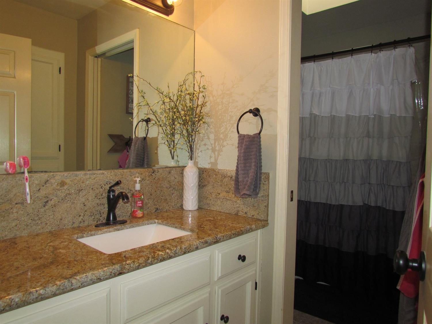 1574 West Eymann Avenue Reedley, CA 93654 - Photo 26 of 40 Gallery Image 26