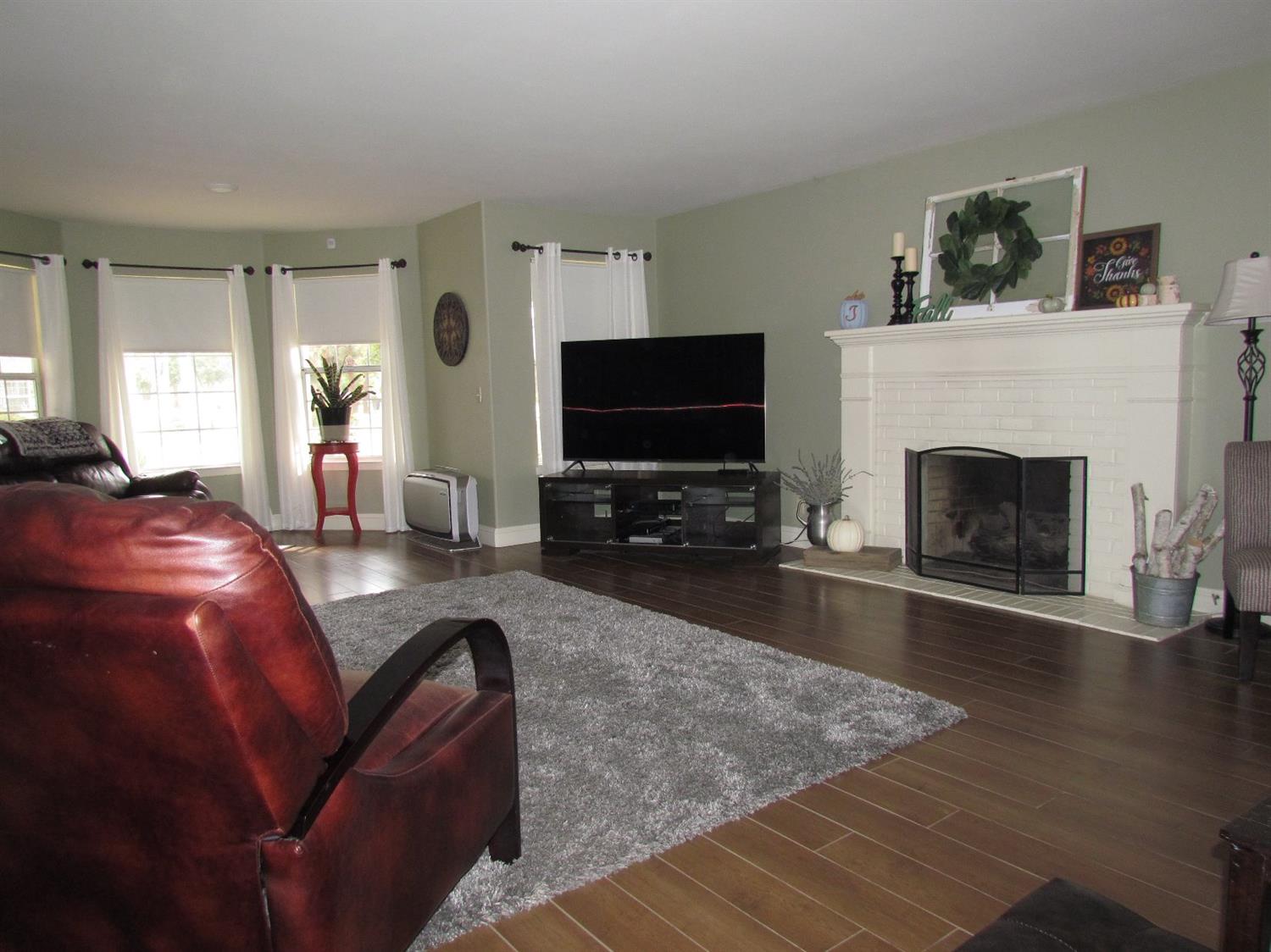 1574 West Eymann Avenue Reedley, CA 93654 - Photo 9 of 40 Gallery Image 9