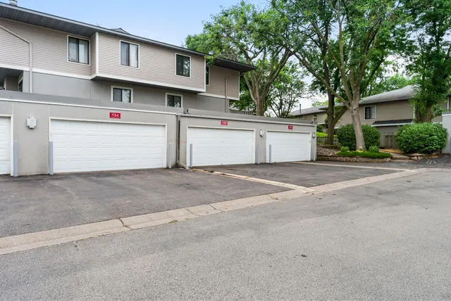 $250,000 | 1158 Landmark Trail North, Hopkins, MN 55343