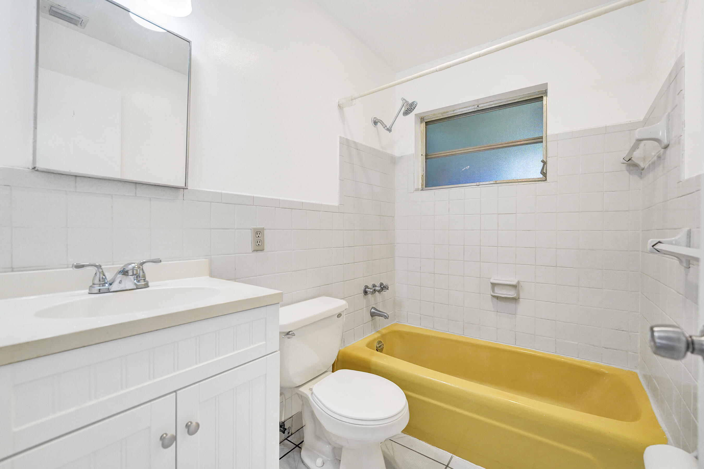 5830 Garfield Street Hollywood, FL 33021 - Photo 44 of 54 2nd Bath Unit 2