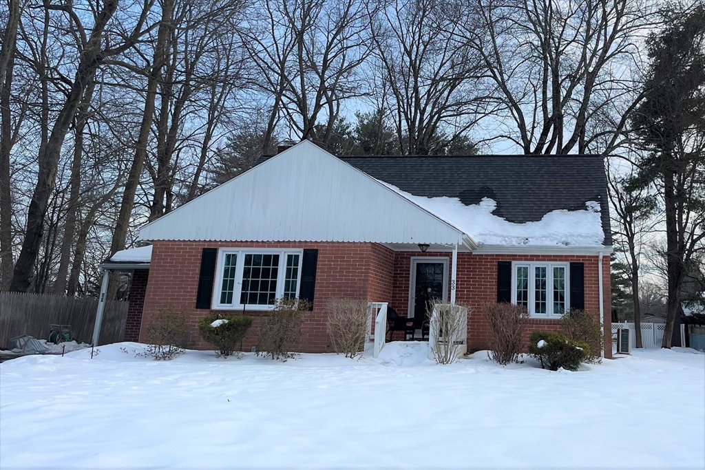 33 Brewster Street Springfield, MA 01119 - Photo 1 of 42 Gallery Image 1