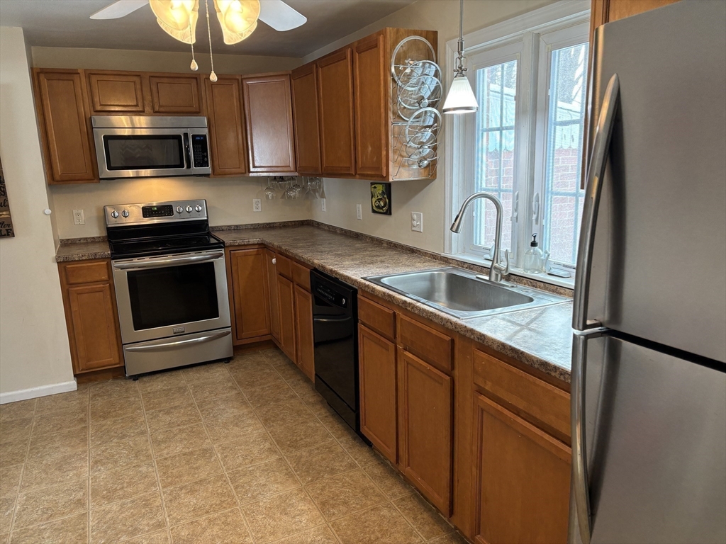 33 Brewster Street Springfield, MA 01119 - Photo 11 of 42 Gallery Image 11