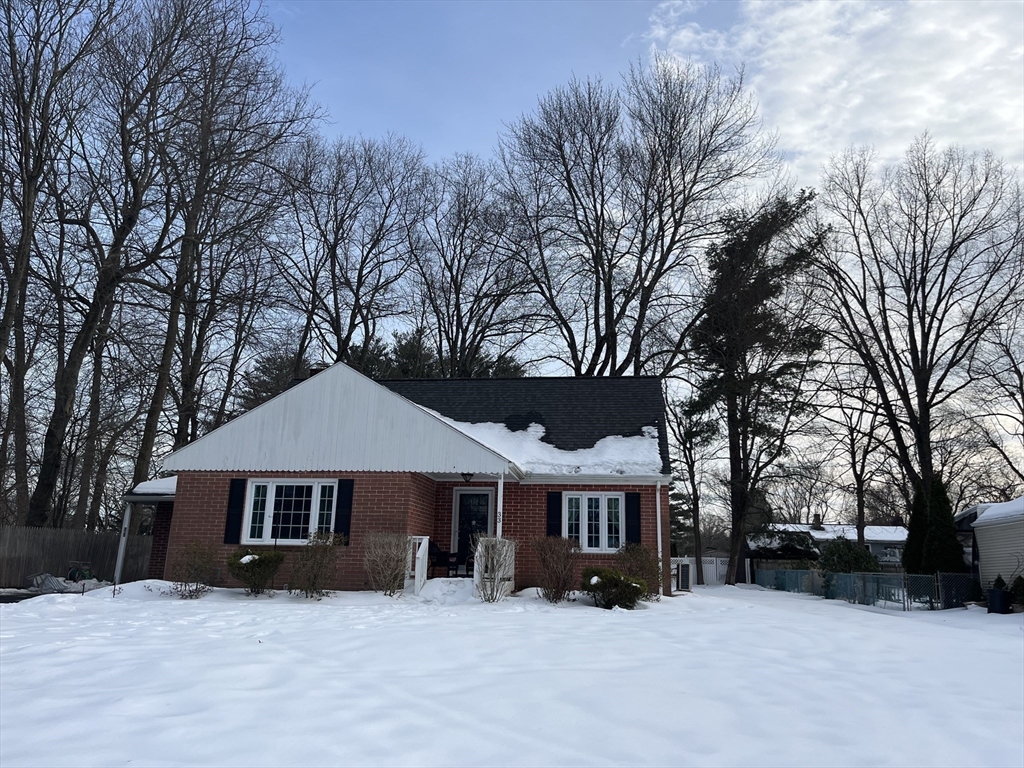 33 Brewster Street Springfield, MA 01119 - Photo 3 of 42 Gallery Image 3