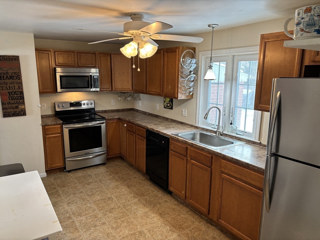 33 Brewster Street Springfield, MA 01119 - Photo 10 of 42 Gallery Image 10