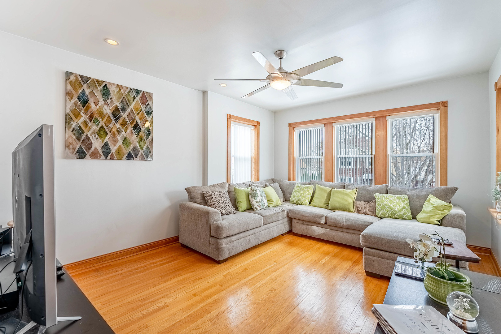 4706 North Kilpatrick Avenue Chicago, IL 60630 - Photo 3 of 33