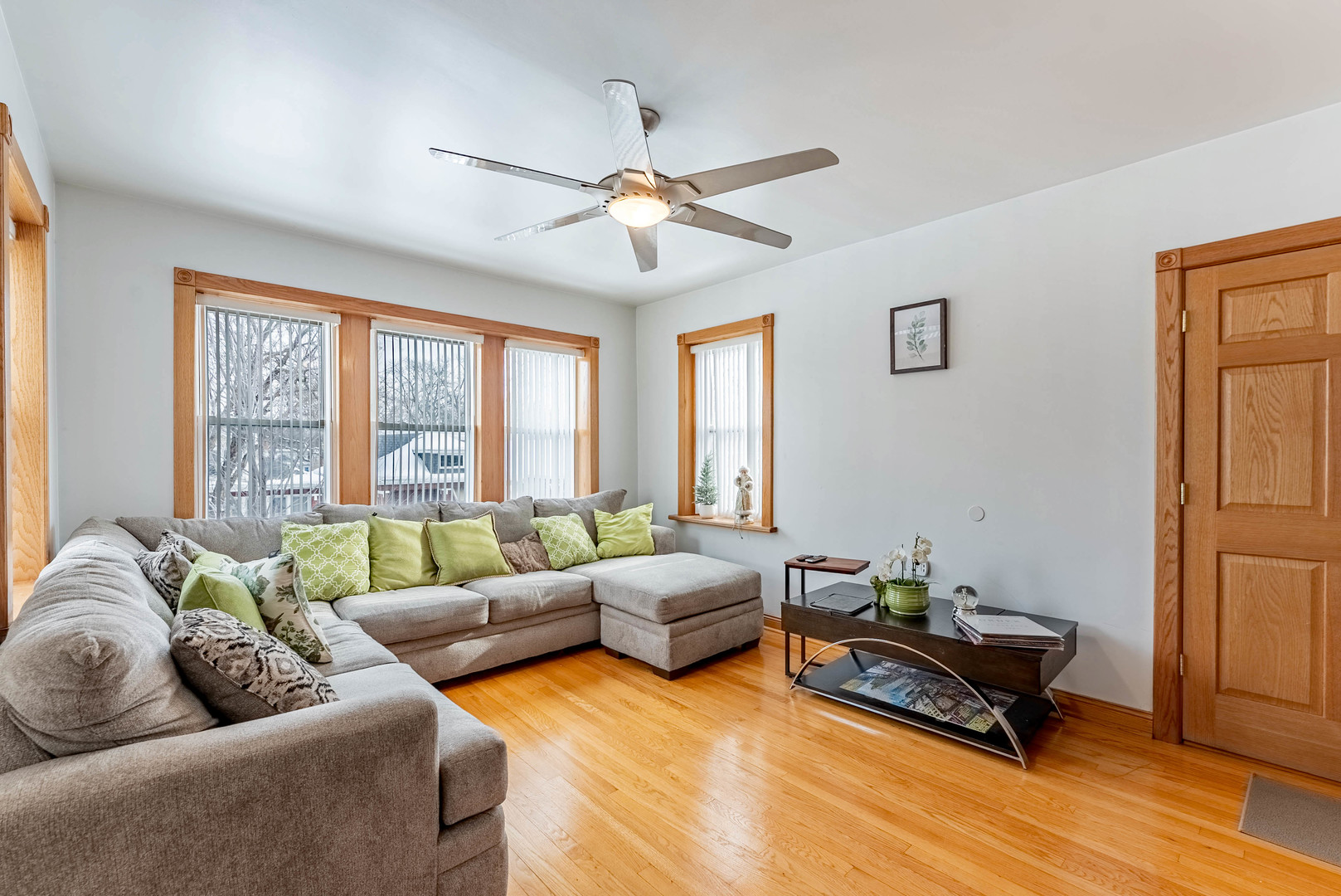 4706 North Kilpatrick Avenue Chicago, IL 60630 - Photo 4 of 33