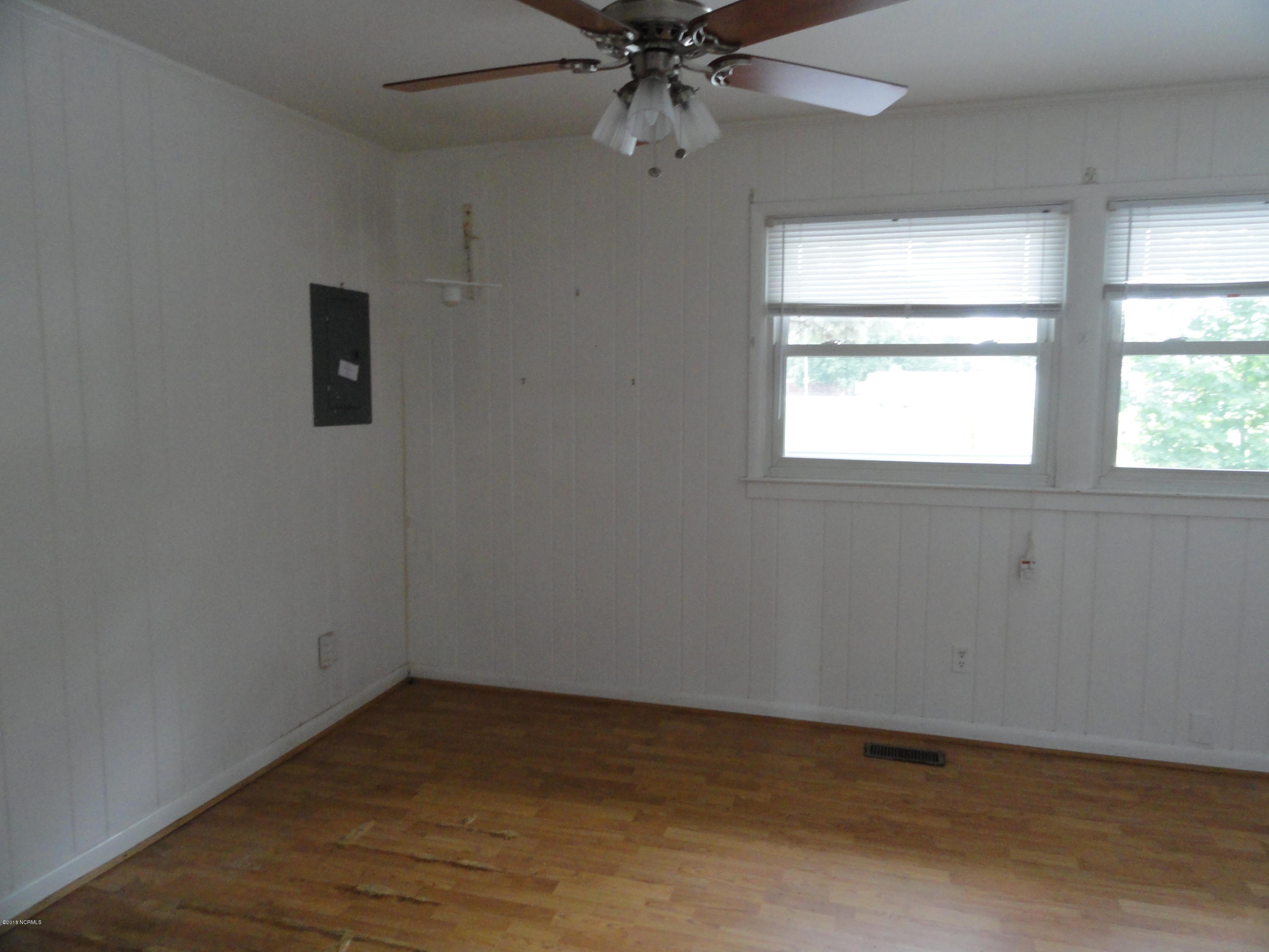 1007 Hardin Road Lumberton, NC 28358 - Photo 9 of 14 dining area