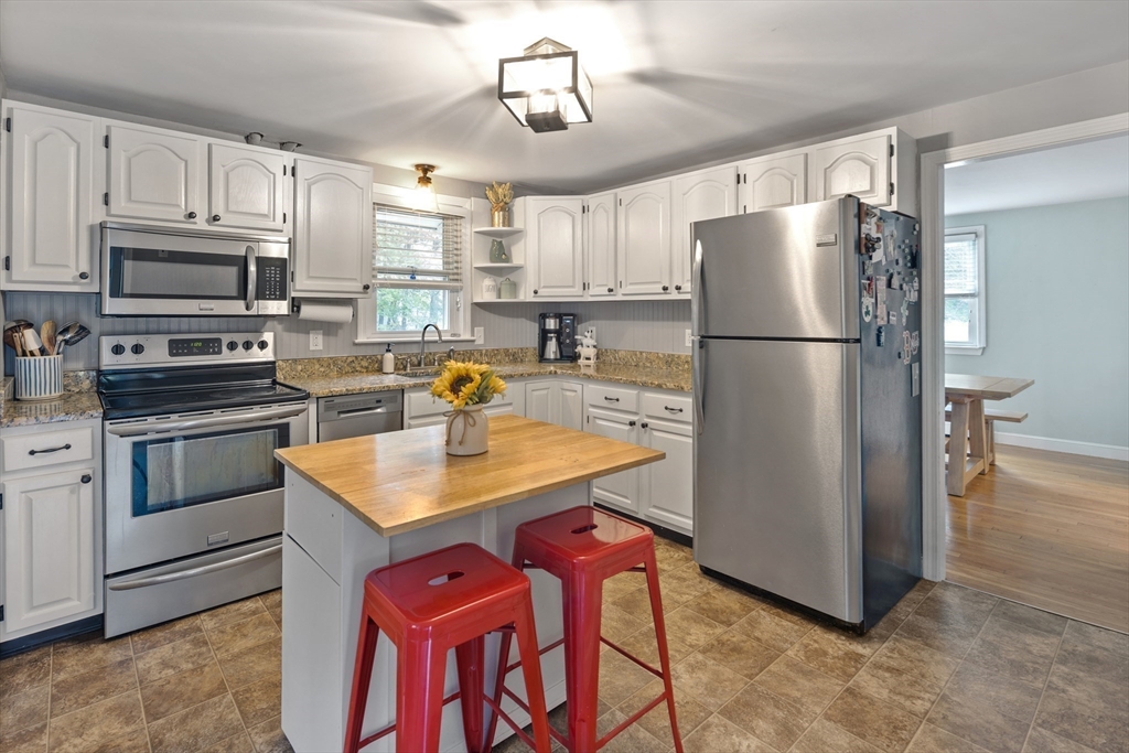 236 Salem Road Tewksbury, MA 01876 - Photo 6 of 22 Gallery Image 6