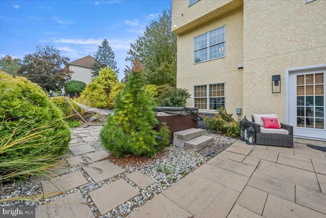 $999,900 | 6942 Lehigh Court, Allentown, PA 18106