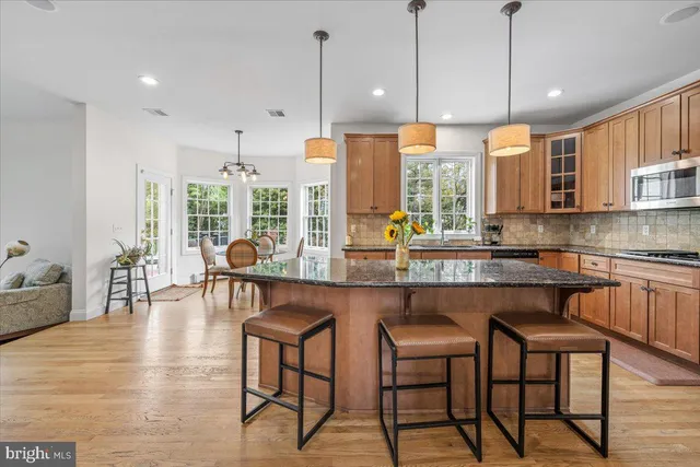 $999,900 | 6942 Lehigh Court, Allentown, PA 18106