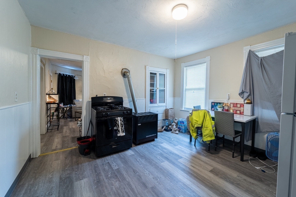 7 Lund Street Worcester, MA 01607 - Photo 5 of 20