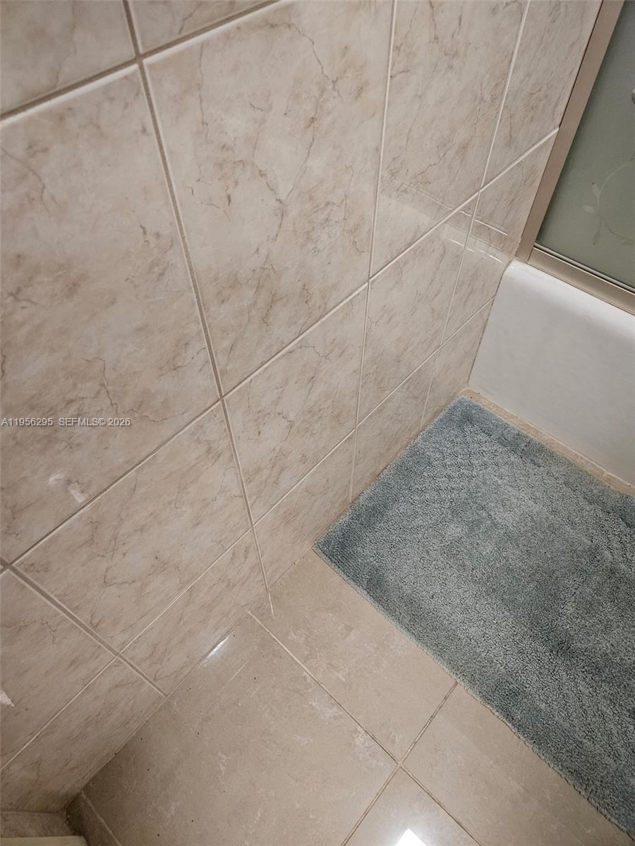 10301 Greenbriar Court Boca Raton, FL 33498 - Photo 37 of 43 a bathroom with a bathtub