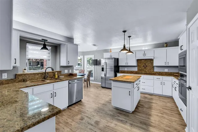 $625,000 | 321 Timberlake Drive, Azle, TX 76020