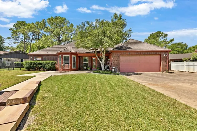 $625,000 | 321 Timberlake Drive, Azle, TX 76020
