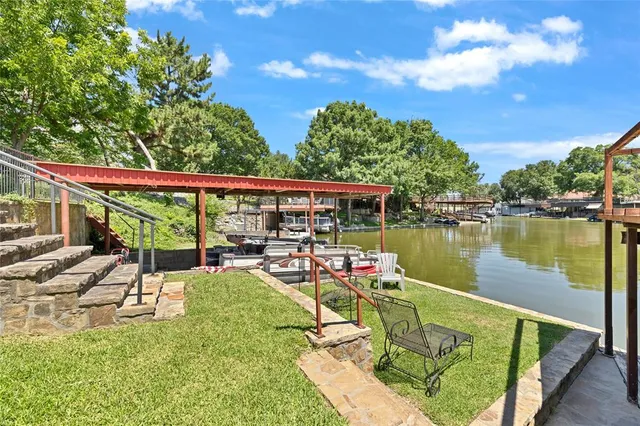 $625,000 | 321 Timberlake Drive, Azle, TX 76020