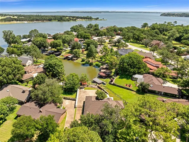 $625,000 | 321 Timberlake Drive, Azle, TX 76020