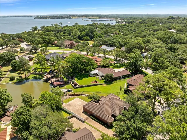 $625,000 | 321 Timberlake Drive, Azle, TX 76020