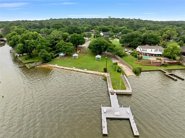 $625,000 | 321 Timberlake Drive, Azle, TX 76020