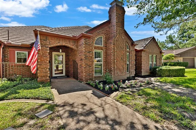 $625,000 | 321 Timberlake Drive, Azle, TX 76020