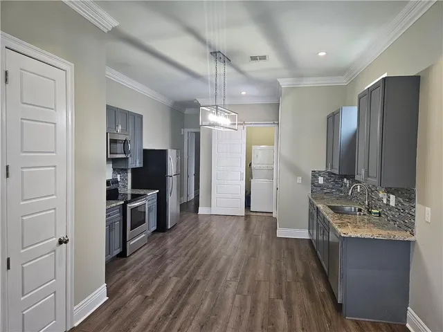 $2,000 | 2401 South Saratoga Street, New Orleans, LA 70113