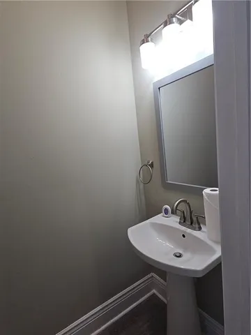 $2,000 | 2401 South Saratoga Street, New Orleans, LA 70113