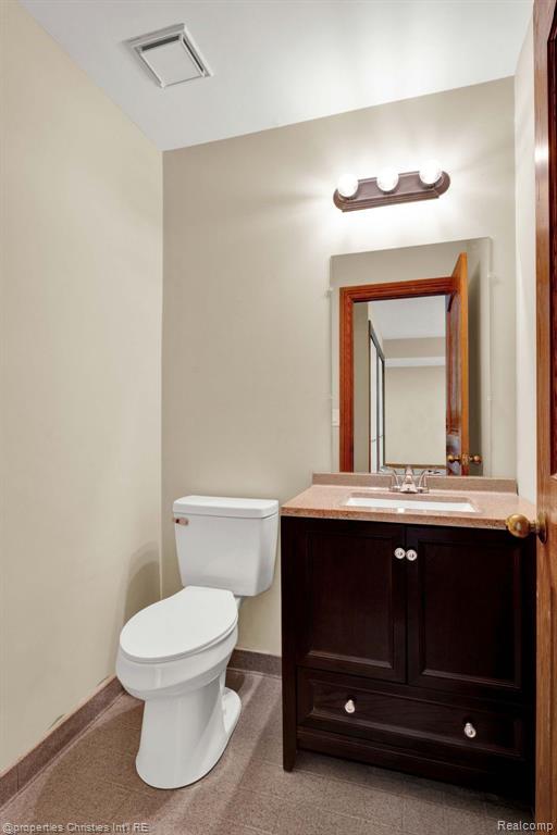 2411 Rochelle Park Drive Rochester Hills, MI 48309 - Photo 18 of 41