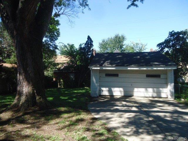 16753 Edinborough Road Detroit, MI 48219 - Photo 29 of 29 261-901929 - yard.JPG