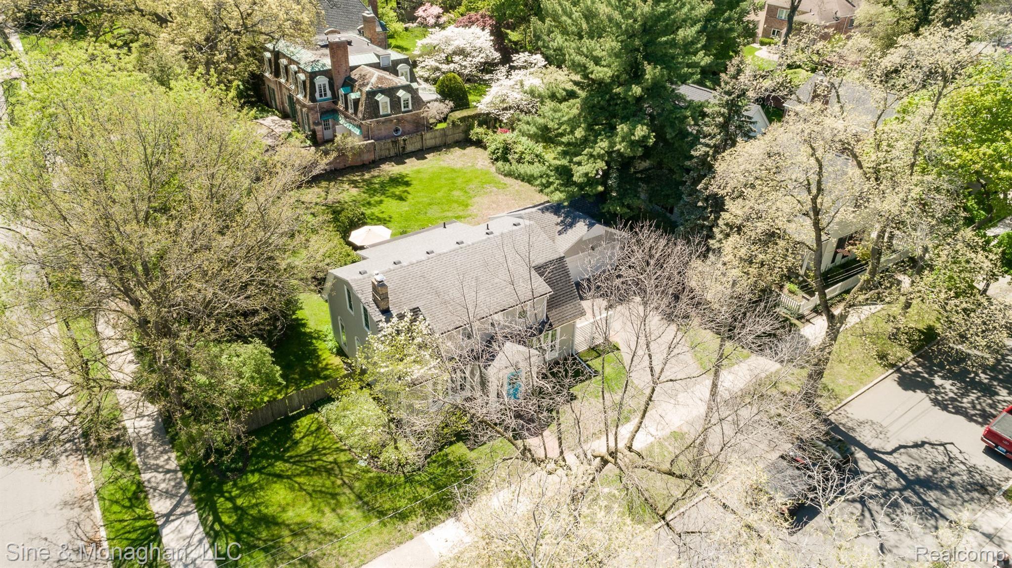 203 Moran Road Grosse Pointe, MI 48236 - Photo 47 of 56 DJI_0006.jpg