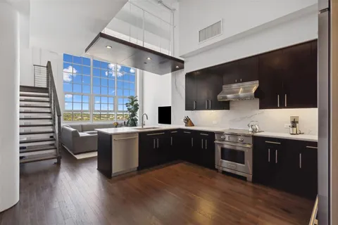 $1,150,000 | 2600 West 7th Street, Unit 2812, Fort Worth, TX 76107