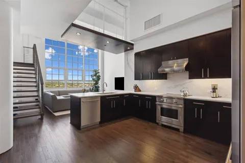 $1,150,000 | 2600 West 7th Street, Unit 2812, Fort Worth, TX 76107