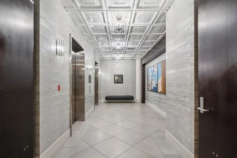 $1,150,000 | 2600 West 7th Street, Unit 2812, Fort Worth, TX 76107