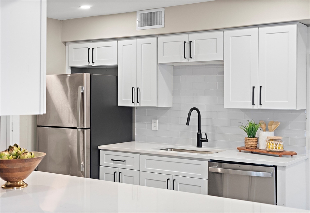 6 Beal's Cove Road, Unit H Hingham, MA 02043 - Photo 2 of 15