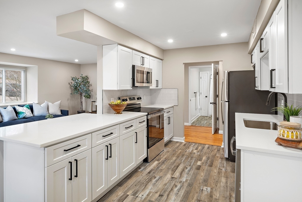 6 Beal's Cove Road, Unit H Hingham, MA 02043 - Photo 3 of 15