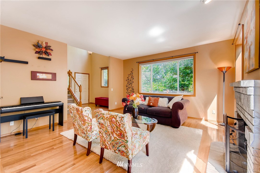 927 183rd Place Southeast Bothell, WA 98012 - Photo 5 of 22 Gallery Image 5