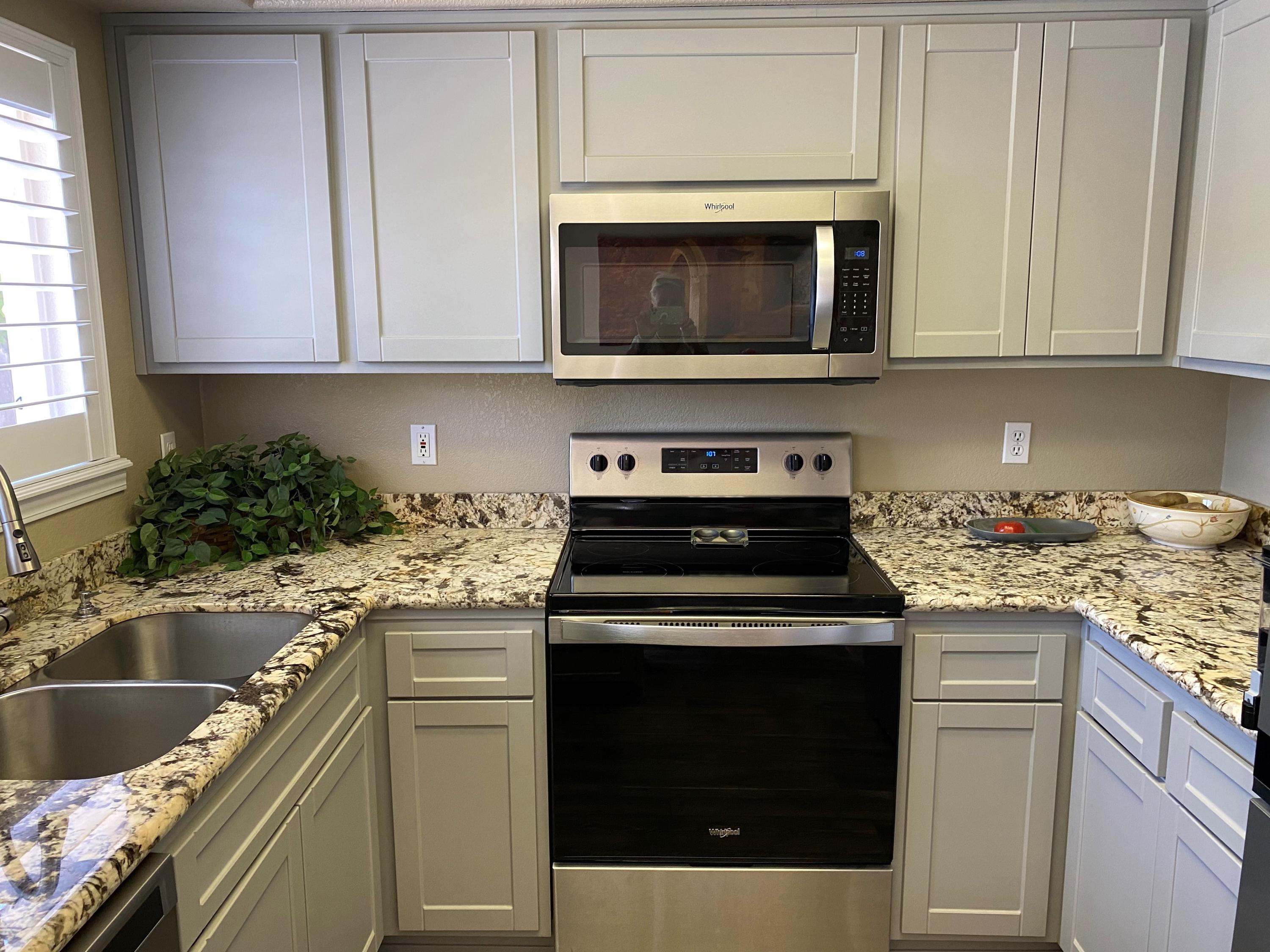 1040 Hopkins Road Central Point, OR 97502 - Photo 31 of 33 Kitchen 3