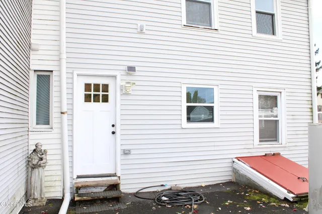 $218,200 | 47 Chestnut Street, Rensselaer, NY 12144