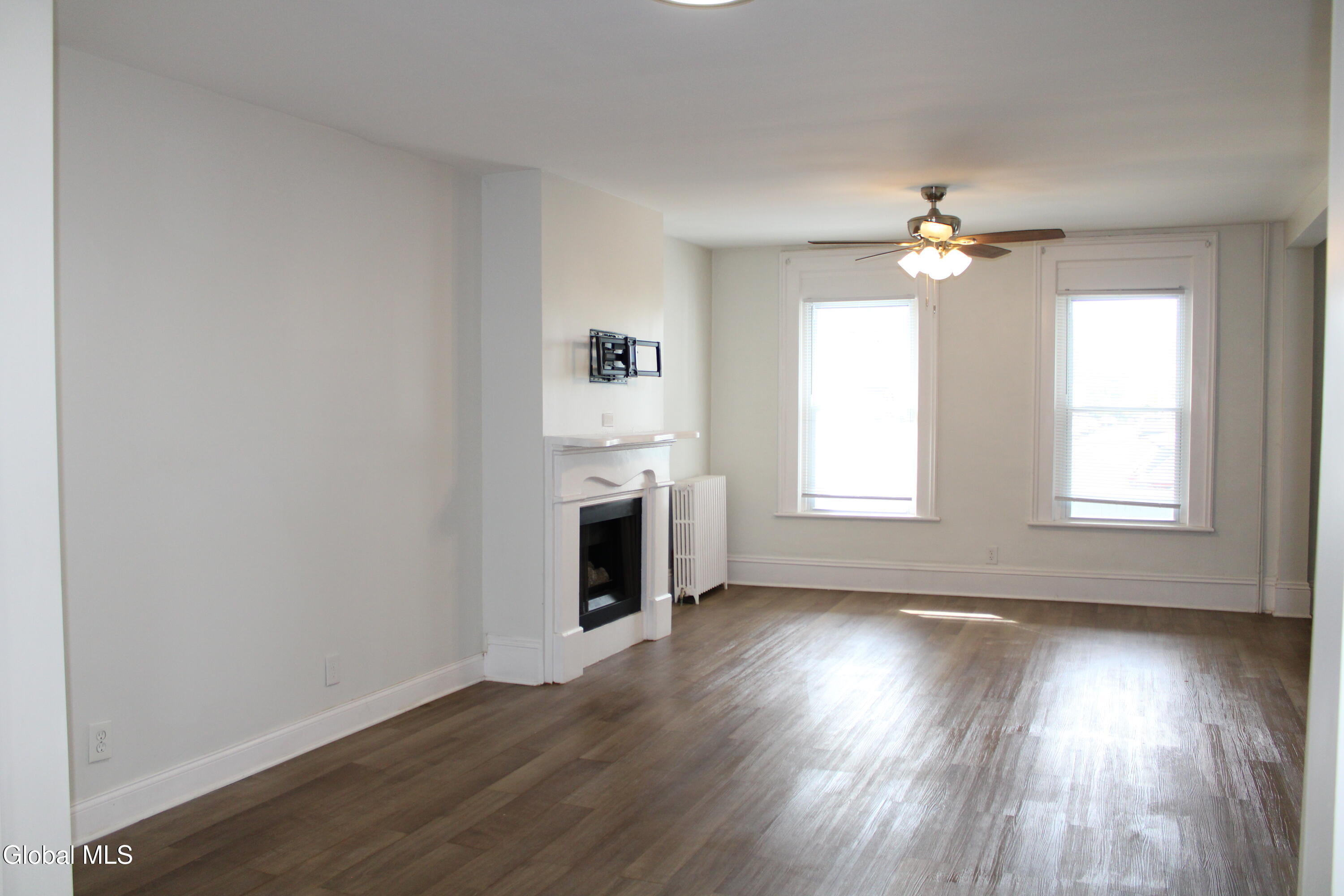 47 Chestnut Street Rensselaer, NY 12144 - Photo 5 of 29 IMG_1054