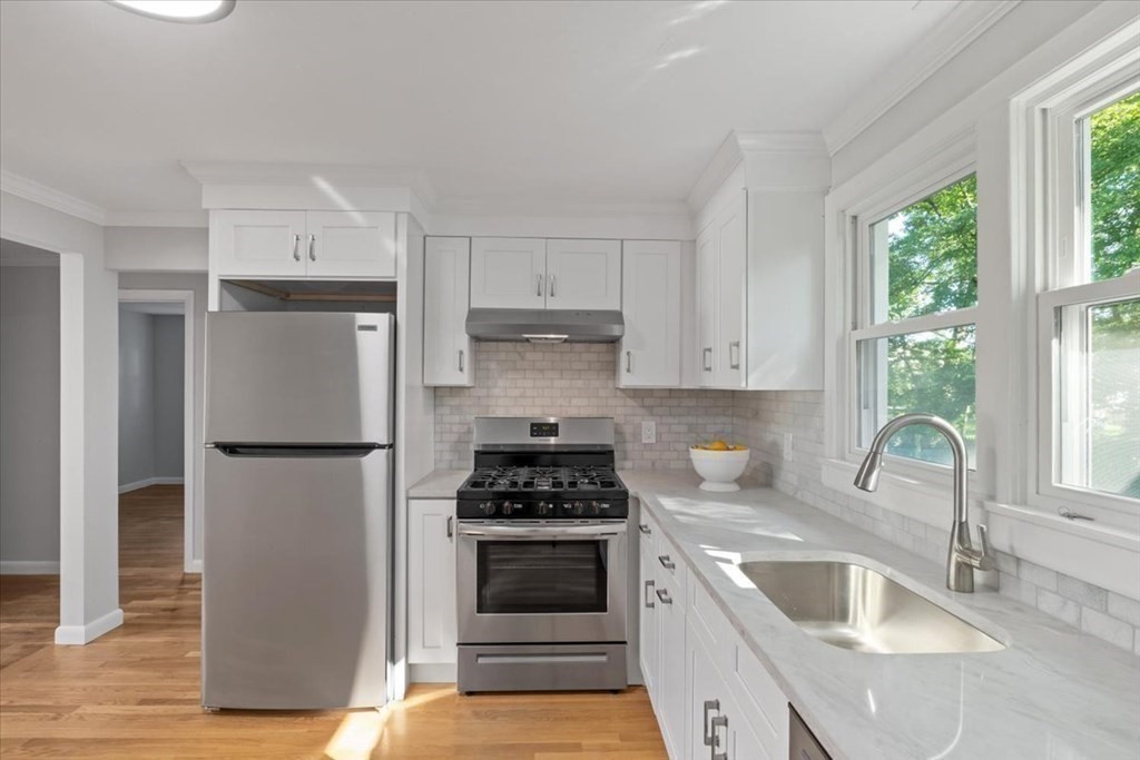 6 Michael Road Randolph, MA 02368 - Photo 4 of 16 Gallery Image 4