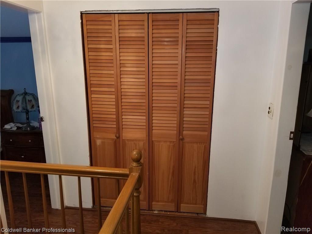 1515 East Burnside Road North Branch, MI 48461 - Photo 26 of 35 Closet Between Bedrooms